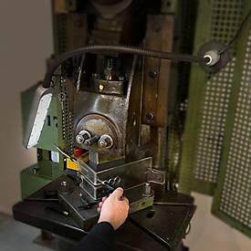 LED-Arbeitsleuchte Bauer & Böcker Fluter, 10 W, 950 lm, 5500 K, neigbar, dimmbar, Magnetfuß, IP65, L 850 mm, Aluminium, grau-schwarz