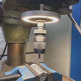 LED Maschinenleuchte Bauer & Böcker Kreislicht M, kabelgebunden, 7,5 W, 460 lm, 5500 K, um 360° drehbare Gelenke, 3 Magnetfüße, IP67, Aluminium, grau