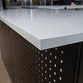 Schulte Lagertechnik Startmodul für erweiterbares Thekensystem MULTIplus, 2 Modulrahmen/1 Abschlussblende, mit Arbeitsplatte, Breite Aufsatz 806 mm