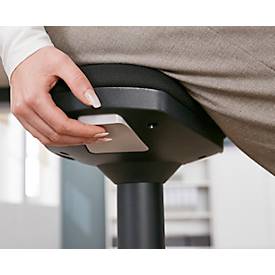 Sitz- und Stehhilfe, höhenverstellbar, bis 120 kg, Stoffbezug, Ø 360 x T 220 x H 560-810 mm, schwarz/silber