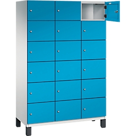 Armoire à casiers Cambio C+P, 3 compartiments, 18 casiers, sur pieds, L 1200 x P 525 x H 1980 mm, gris clair/bleu clair