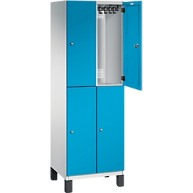 C+P Doppelstöckiger Spind Cambio, 2 Abteile, 4 Fächer, auf Füßen, B 600 x T 525 x H 1980 mm, lichtgrau/lichtblau