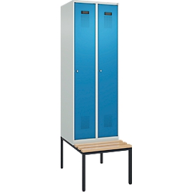 C+P Evolo Plus garderobekast, 2 vakken van elk 300 mm breed, bank eronder, B 600 x D 815 x H 2120 mm, cilinder, lichtgrijs/lichtblauw