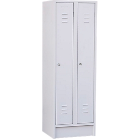 Garderobenschrank mit Sockel, 2 Abteile, Zylinderschloss