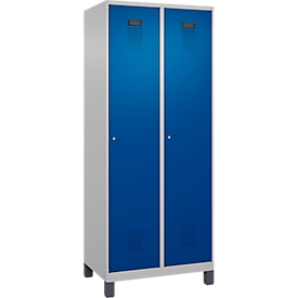 Kleiderspind C+P Evolo Plus, 2 Abteile, 400 mm Abteilbreite, mit Füßen, Anschlag rechts, B 800 x T 500 x H 1950 mm, Zylinder, weißaluminium/enzianblau