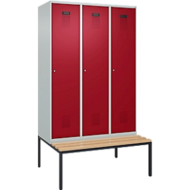 Kleiderspind C+P Evolo Plus, 3 Abteile, 400 mm Abteilbreite, mit untergebauter Sitzbank, B 1200 x T 815 x H 2120 mm, Zylinder, lichtgrau/rubinrot