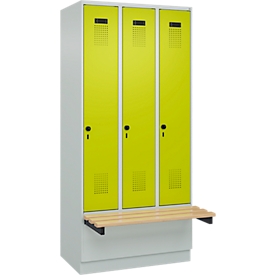 Kleiderspind C+P Evolo Plus, 3 Abteile à 300 mm Breite, Sockel, schwebende Sitzbank, B 900 x T 815 x H 1950 mm, Drehriegel, lichtgrau/clowngrün