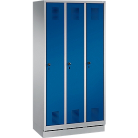 Kleiderspind Evolo S 3000, 3 Abteile, Stahl, Sockelhöhe 100 mm, Sicherheitsdrehriegelverschluss, weißaluminium/enzianblau