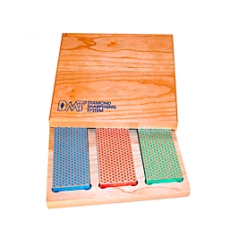 Set d'aiguisage diamant DMT, 3 pièces, grossier 40 µ/fine 25 µ/extra fin 9 µ, peut être utilisé à sec et à l'eau, chaque pièce L 152 x l 51 x H 19 mm, dans une boîte en bois dur