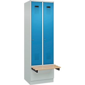 Vestiaire C+P Evolo Plus, 2 compartiments de 300 mm de large, socle, banquette flottante, L 600 x P 815 x H 1950 mm, cylindre, gris clair/bleu clair