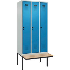 Vestiaire C+P Evolo Plus, 3 compartiments de 300 mm de large, banquette flottante, L 900 x P 815 x H 2120 mm, loquet rotatif, gris clair/bleu clair