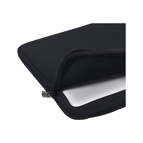Schwarze Laptoptasche, teilweise geöffnet, mit Reißverschluss. Innen ist ein Laptop zu sehen, vorne ein Etikett mit "DICOTA".