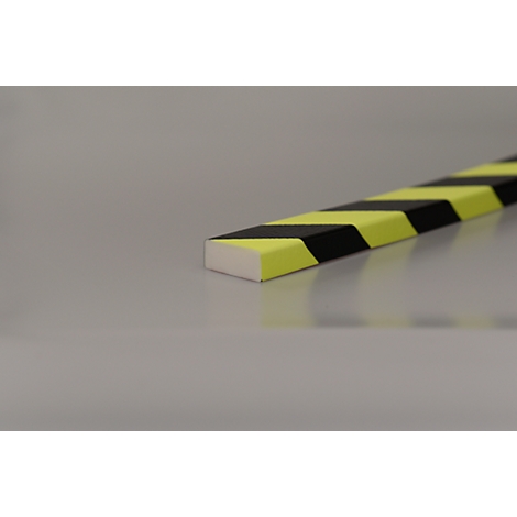 Gelb-schwarzes Warnband, diagonal gestreift, auf weißem Untergrund. Reflektierender Effekt.