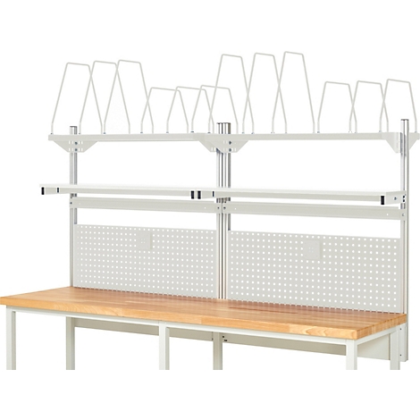 Werktafel met witte metalen frames, houten blad en geperforeerde wanden.