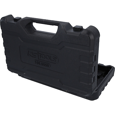 Schwarzer Werkzeugkasten mit Griff, teilweise geöffnet. Logo und Nummer lesbar.