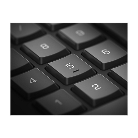 Nahaufnahme einer schwarzen Tastatur. Im Fokus steht die Taste 5, umgeben von weiteren Zifferntasten.