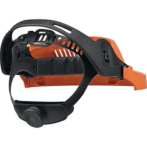 Zwarte veiligheidshelm, gedeeltelijk oranje. Op de helm is een verstelbare hoofdband te zien, die kan worden vastgezet met een draaiknop.