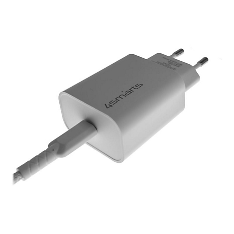 Weißes 4smarts Netzteil mit eingestecktem Kabel vor weißem Hintergrund.