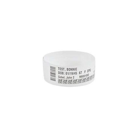 Weißes Armband mit Aufdruck. Zu sehen sind: "TEST, BONNIE, DOB: 01/19/45 67 F CPU, Gobel, John 2, M0001003" sowie Barcodes.