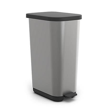 Grauer Abfalleimer mit schwarzem Deckel und Fusstritt.