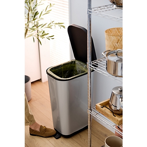 Grauer Abfalleimer mit schwarzem Deckel und Fusspedal. Abmessungen und Volumen sind angegeben.