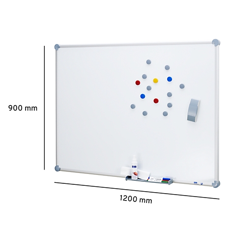 Tableau blanc rectangulaire, étiqueté avec des dimensions, des aimants et des accessoires.