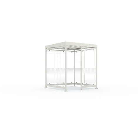 Une pergola blanche avec des panneaux latéraux transparents et un toit. Les panneaux latéraux ont un embellissement décoratif subtil.
