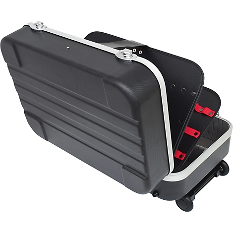 Schwarzer Trolley, teilweise geöffnet. Innen rot-schwarze Fächer. Oberhalb silberner Griff. Kleinere Rollen.