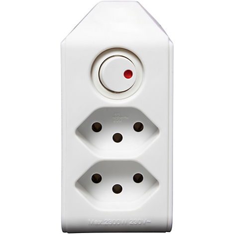 Weisser zweifacher Steckdosenadapter mit einem roten Schalter, Stecker sichtbar.