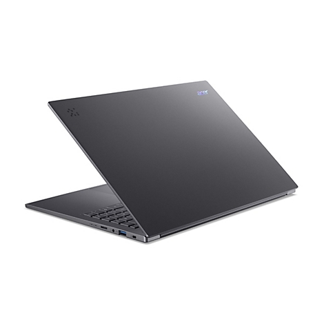 Dunkelgraues Acer-Laptop. Der Bildschirm ist leicht geöffnet, darunter eine Tastatur. Das Acer-Logo ist auf der Rückseite zu sehen.