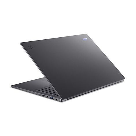 Ein grauer Laptop mit halb geöffnetem Deckel, der Acer-Schriftzug ist sichtbar.