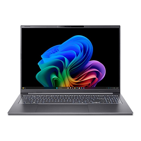 Dunkelgrauer Laptop mit beleuchteter Tastatur und Windows 11 Desktop vor hellem Hintergrund.