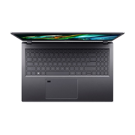 Draufsicht auf einen geöffneten, grauen Laptop mit Tastatur, Touchpad und hochgeklapptem Bildschirm.