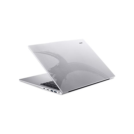 Silberner Laptop mit einem Muster auf dem Deckel, der von hinten in Schräglage gezeigt wird. Der Bildschirm ist geöffnet.