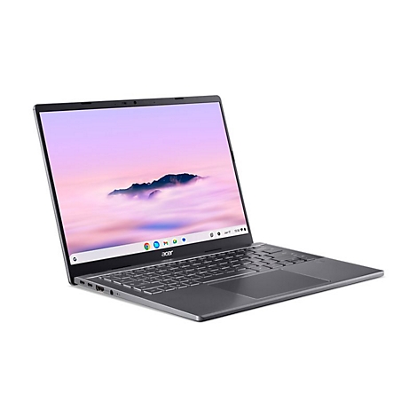 Ein graues Acer Chromebook-Laptop, halb geöffnet, vor weißem Hintergrund. Der Bildschirm zeigt Wolken vor blauem Himmel.
