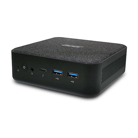 Schwarzer Mini-PC mit Stoffoberfläche, Front mit Anschlüssen wie USB, Audio und Power-Taste. Weißer Hintergrund.