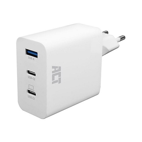 Weißes ACT Ladegerät mit drei Anschlüssen, USB-A und zwei USB-C-Ports, vor neutralem Hintergrund.