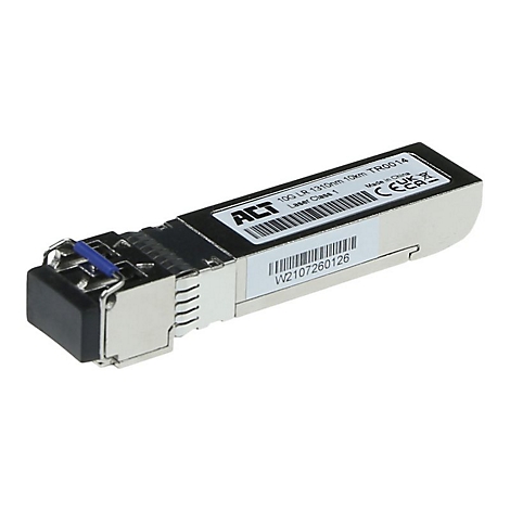 Ein metallisches SFP-Transceiver-Modul mit blauem Hebel und schwarzer Staubschutzkappe auf weißem Hintergrund.