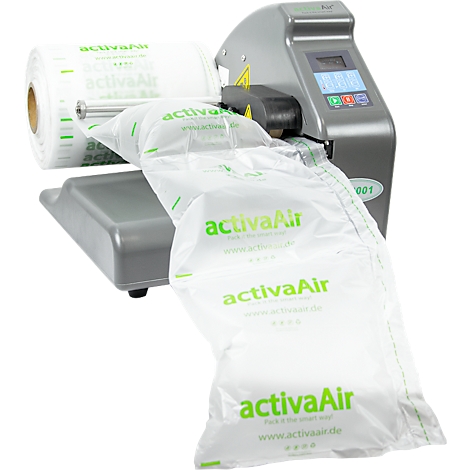 Machine voor het produceren van luchtkussens. Een rol met de opdruk 'activaAir' wordt verwerkt.