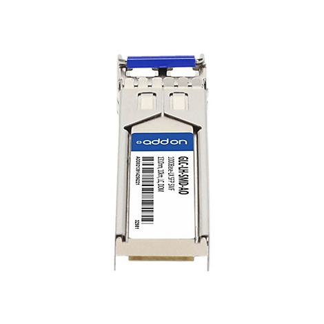 Addon SFP-Transceiver GLC-LH-SMD-AO aus Metall mit blauem Entriegelungshebel und weißem Etikett auf weißem Grund.