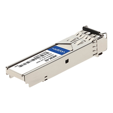 Ein metallisches SFP-Transceiver-Modul mit einem blauen Aufkleber, beschriftet mit J4858C-AO und 1000base-SX.