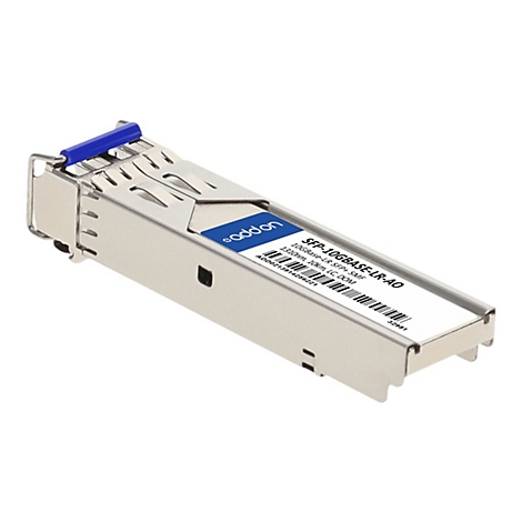 Silbernes Addon SFP+ Glasfaser-Transceiver-Modul mit blauem Hebel auf weißem Hintergrund.
