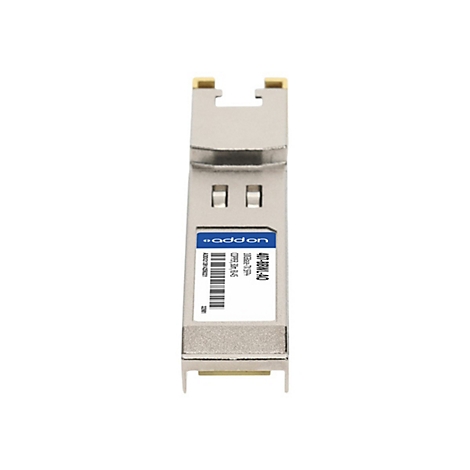 Ein silbernes SFP+-Modul mit blauem Addon-Logo und einem Etikett mit Produktinformationen und Barcode.