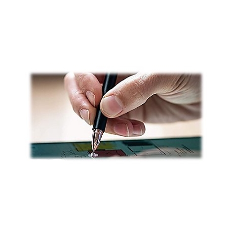 Hand mit Stift, der auf ein Tablet zeigt. Bildschirm mit Details und Farbmarkierungen.