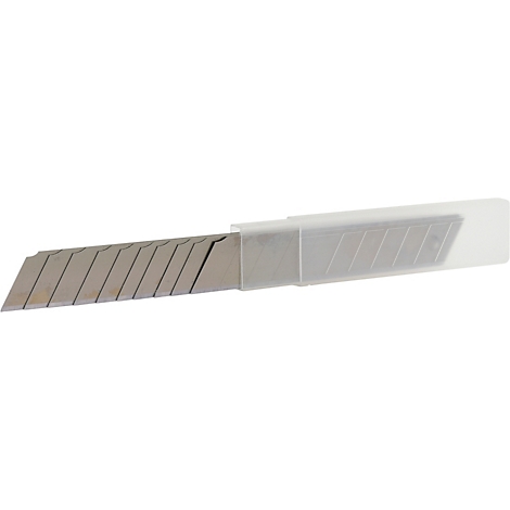 Metalen messen in een plastic huls. De scherpe messen zijn in een rij gerangschikt. Transparante hoes.
