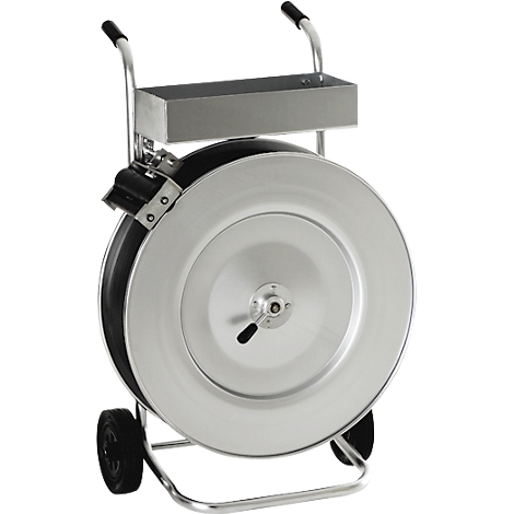 Een zilveren sjorwagentje met een rol sjorband, zwarte handgrepen en wielen.