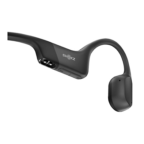 Nahaufnahme eines schwarzen Shokz Knochenschall-Kopfhörers, der den Ladeanschluss und Bedienelemente zeigt.