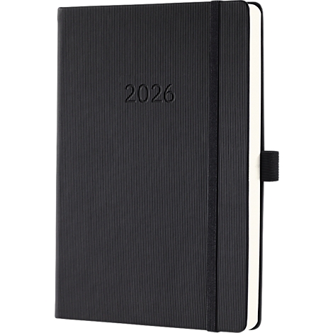 Cahier noir avec année 2026 en relief, élastique et marque-page.