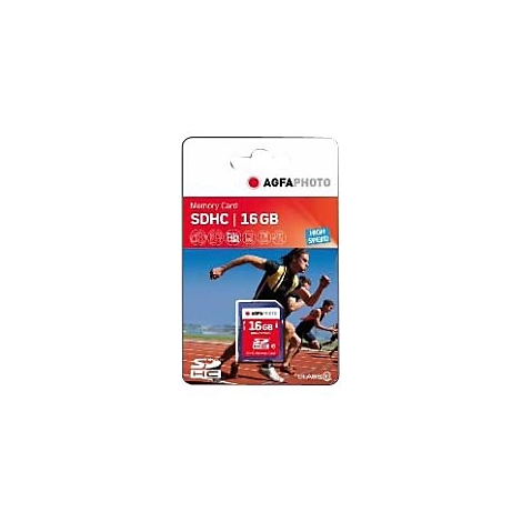 AgfaPhoto SDHC Speicherkarte 16GB in der Originalverpackung vor blauem Himmel und Laufbahn.