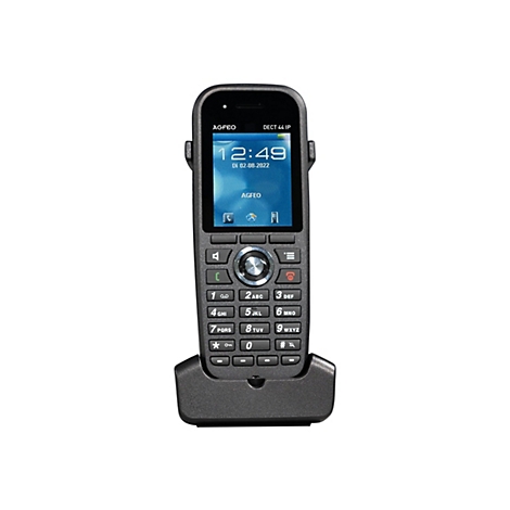 Schwarzes AGFEO DECT 44 IP Schnurlostelefon in seiner Ladestation vor weißem Hintergrund.